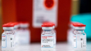 Η Ουάσινγκτον αγοράζει 200 εκατομμύρια πρόσθετες δόσεις του εμβολίου της Moderna