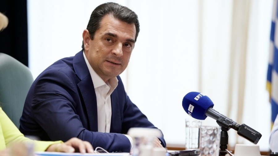 Τι ζήτησε ο Σκρέκας από τα σούπερ μάρκετ για «καλάθι» και σχολικά είδη