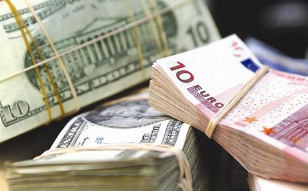 Το ευρώ υποχωρεί 0,07%, στα 1,0844 δολάρια