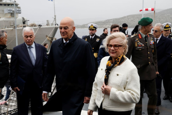 Νίκος Δένδιας: Υποδέχθηκε στον «Κίμωνα» τη Γαλλίδα ομόλογό του Κατρίν Βοτρέν