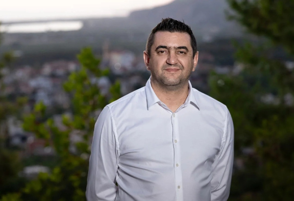 Tάσος Κάπος: Ο #1 franchisee της ΑΒ Βασιλόπουλος είναι από τη Ζαχάρω, έχει 40 καταστήματα και μεγαλώνει συνεχώς