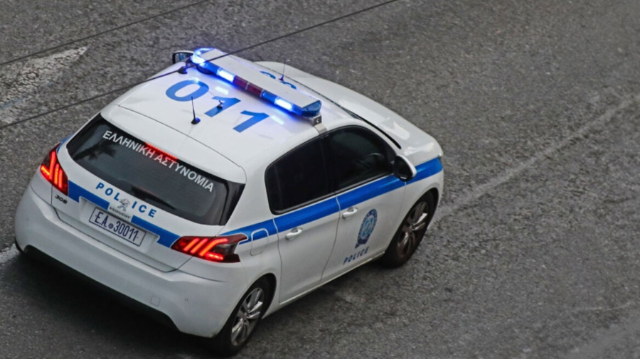 Αμπελόκηποι: Άνδρας με ψυχιατρικά προβλήματα επιτέθηκε με τσεκούρι σε αστυνομικούς - Ένας τραυματίας, αναζητείται ο δράστης