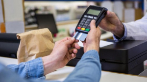 Ηλεκτρονικές αποδείξεις: Το κλειδί για μείωση φόρου έως 2.200 ευρώ - Ποιες δαπάνες αναγνωρίζονται