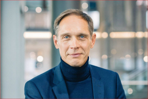 Ο CEO της Audi υπερασπίζεται την εμφάνισή του δίπλα στον Ντόναλντ Τραμπ - "Ήταν προς το συμφέρον της εταιρίας"
