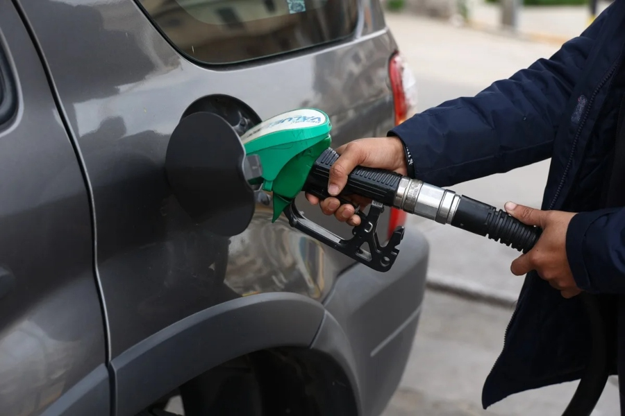 Τα βενζινοκίνητα κάτω από το 50% των παγκόσμιων πωλήσεων για πρώτη φορά σε 100 χρόνια