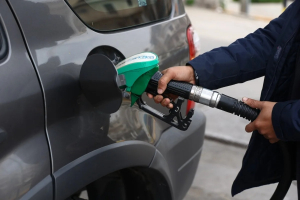 Τα βενζινοκίνητα κάτω από το 50% των παγκόσμιων πωλήσεων για πρώτη φορά σε 100 χρόνια