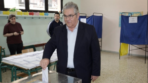 Εκλογές 25ης Ιουνίου: Στη Λαμία ψήφισε ο Δ. Κουτσούμπας - Δεν του έδωσαν ψηφοδέλτιου του...ΚΚΕ (vid)
