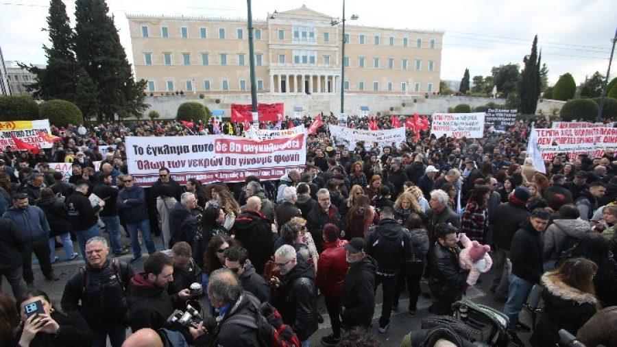 Τρία χρόνια από την τραγωδία των Τεμπών - Εκδηλώσεις μνήμης και συγκεντρώσεις διαμαρτυρίας