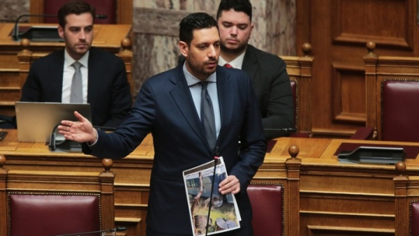 Βουλή: Ψηφίστηκε κατά πλειοψηφία το ν/σ για τις μεταφορές - “Πέρασαν” οι διατάξεις για τα ταξί