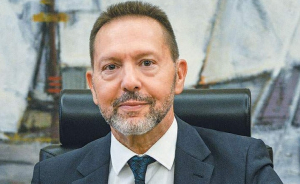 "Όχι" στην επαναφορά 13-14 μισθού για το Δημόσιο δήλωσε ο Γιάννης Στουρνάρας