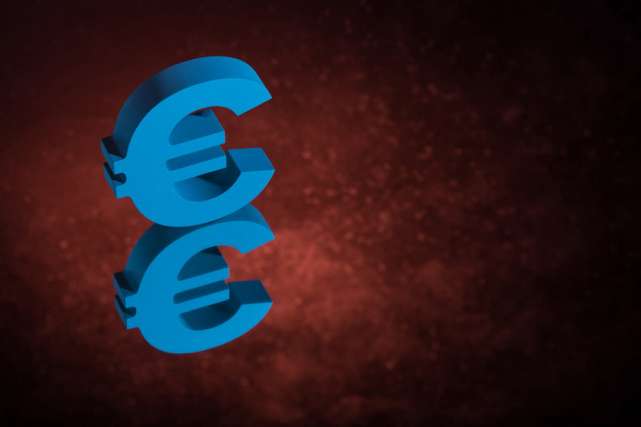Η ΕΚΤ αναλαμβάνει την ευθύνη της να διατηρήσει το ευρώ ενωμένο (FT)