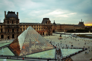 Γαλλία: Εκατοντάδες βιβλία υπέστησαν ζημιές λόγω διαρροής νερού στο Μουσείο του Λούβρου