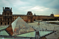 Γαλλία: Εκατοντάδες βιβλία υπέστησαν ζημιές λόγω διαρροής νερού στο Μουσείο του Λούβρου