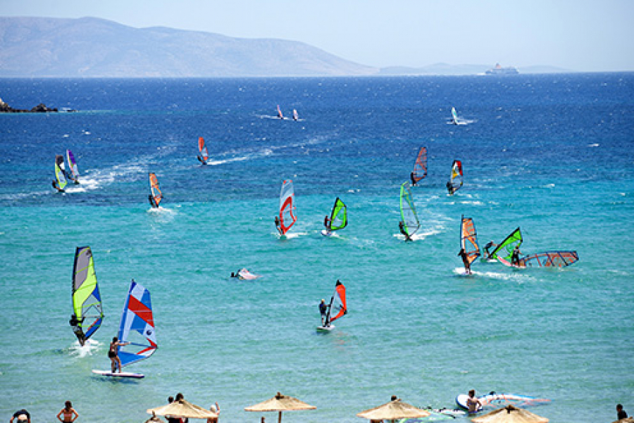 "Μέκκα" των θαλάσσιων σπορ η Πάρος, σύμφωνα με άρθρο της Us News