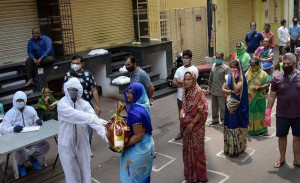 Ινδία: Περισσότερα από 56.000 κρούσματα καταγράφηκαν στη χώρα το προηγούμενο 24ωρο