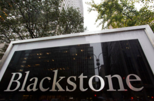 H Βlackstone βάζει όριο στις αναλήψεις κεφαλαίων σε fund 125 δισ. δολαρίων