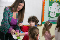 Dettol: Η Έλενα Παπαρίζου με το τραγούδι «Καθαρά τα δυο μου χέρια τα κρατώ» προωθεί την υγιεινή των χεριών στα παιδιά