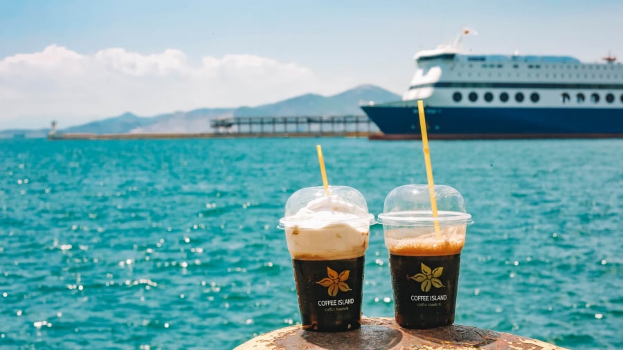 Coffee Island Το «χαρμάνι» επενδύσεων και κινήσεων, που της επιτρέπει