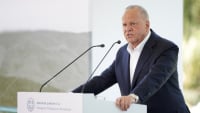 «Ως εδώ - Η Ευρώπη χάνει στρατηγικές πρώτες ύλες»: Μυτιληναίος κατά Κομισιόν για το αλουμίνιο
