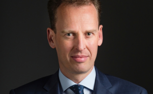 Elderson (ΕΚΤ): Οι τράπεζες έχουν μέχρι το 2024 για να συμμορφωθούν με τις κλιματικές προτεραιότητες