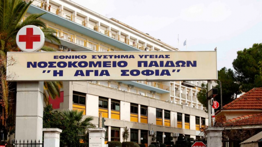 Γυναίκα έριξε τα δύο ανίψια της, ηλικίας 2 και 5 ετών, από το μπαλκόνι του σπιτιού τους στο Αιγάλεω