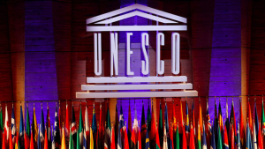 Η UNESCO καλεί για ευρύτερη χρήση μηχανισμών ανταλλαγής χρέους με εκπαιδευτικά προγράμματα