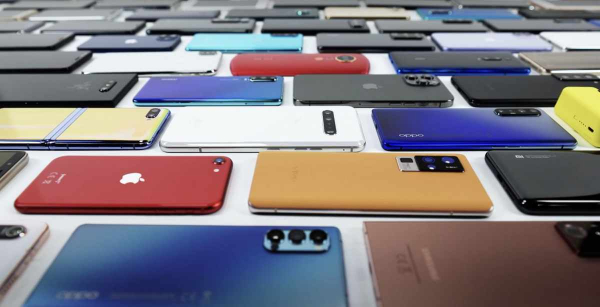 Smartphones: Σε στενό κλοιό η αγορά και το 2023