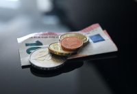 ΙΜΕ ΓΣΕΒΕΕ: Στο 62,1% τα νοικοκυριά που το εισόδημά τους εξανεμίζεται πριν το τέλος του μήνα