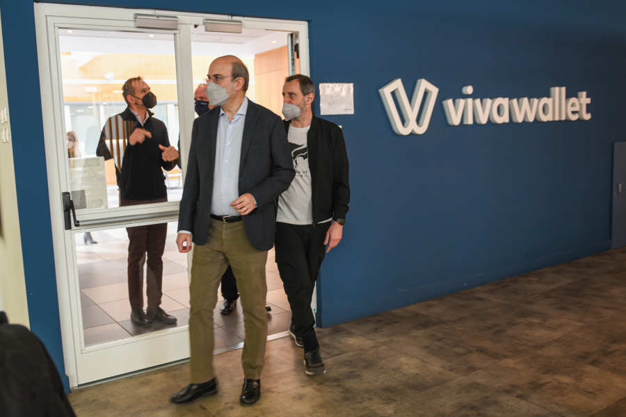 Χατζηδάκης: Ενθαρρύνουμε τα μπόνους απόδοσης και τα stock options στον ιδιωτικό τομέα