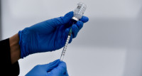 Εμβολιασμός: Ανοίγει τη Μ. Πέμπτη η πλατφόρμα για τις ηλικίες 40-44 - Το Μ. Σάββατο για 45-49