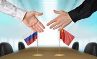 Πόσο μπορεί η Κίνα να βοηθήσει τη Ρωσία, καθώς η οικονομία της καταρρέει;