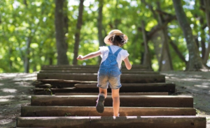 ΔΥΠΑ: Ξεκινούν αύριο, 16/5, οι αιτήσεις για 70.000 vouchers παιδικών κατασκηνώσεων