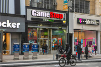 Αποχωρεί ο CEO της GameStop