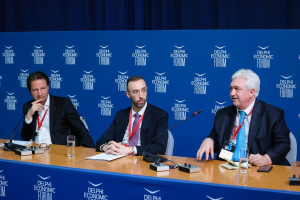 Απο αριστερά: Ο Α. Κρητικός, Μέλος του ΔΣ DIW Berlin ο Διονύσης Τσίτος, Γενικός Διευθυντής της Volton στην Ελλάδα, Ο Γιάννης Σπυρόπουλος, Managing Partner στην OCTANE Management Consultants