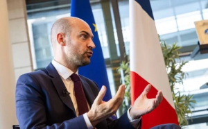 Μπαρό: "Νέες κυρώσεις για το Ιράν, αν αρνηθεί να διαπραγματευθεί το πυρηνικό του πρόγραμμα"