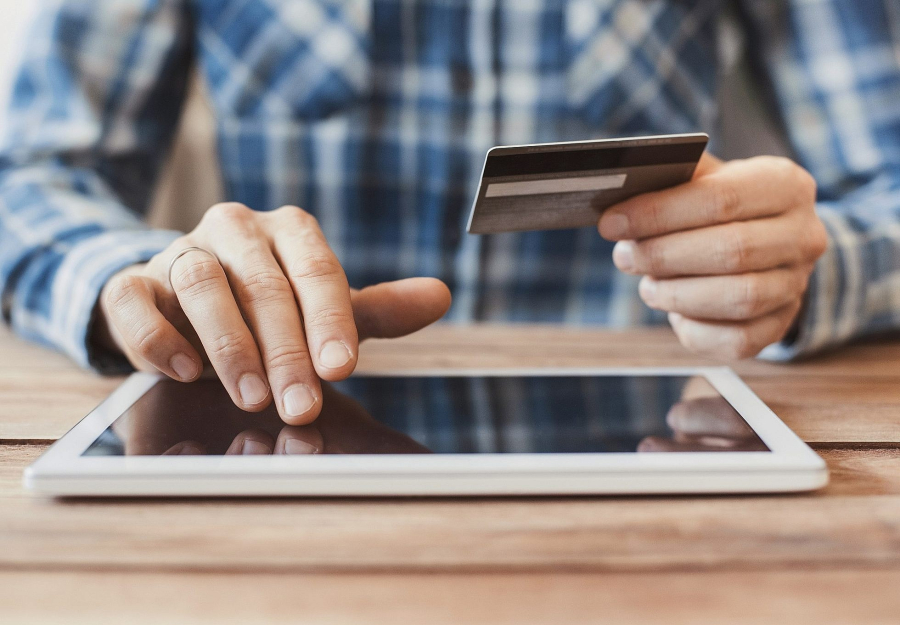 Έρευνα Pricefox: Τί αγόρασαν οι Έλληνες online το 2022