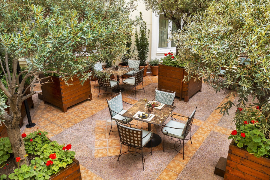 Nέο all-day lounge στο ξενοδοχείο Μεγάλη Βρεταννία