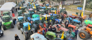 Θεσσαλία: Το κέντρο της Αγιάς κατέκλυσαν τρακτέρ και αγρότες