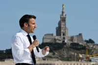 Προβάδισμα Μακρόν σε όλες τις δημοσκοπήσεις στη Γαλλία