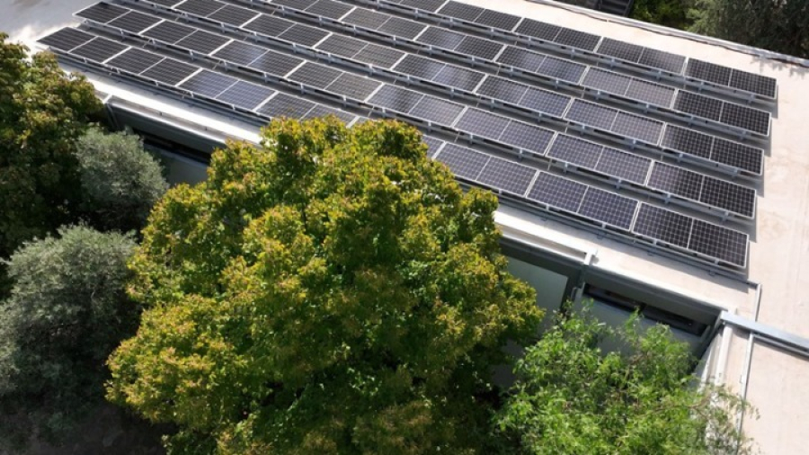 "Πράσινο φως" για φωτοβολταϊκά σε πολυκατοικίες με νομοσχέδιο του ΥΠΕΝ