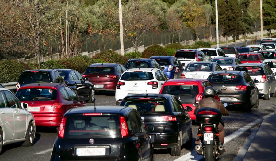 Καραμπόλα οκτώ αυτοκίνητων στη λεωφόρο Κατεχάκη