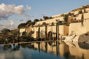 Tella Thera: Στο εξώφυλλο του Condé Nast Traveler, στο επίκεντρο του τουριστικού ενδιαφέροντος η Κρήτη