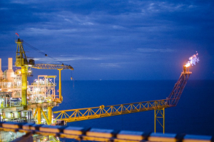 Άνοδος για το πετρέλαιο, παραμένει κάτω από τα 100 δολάρια το βαρέλι