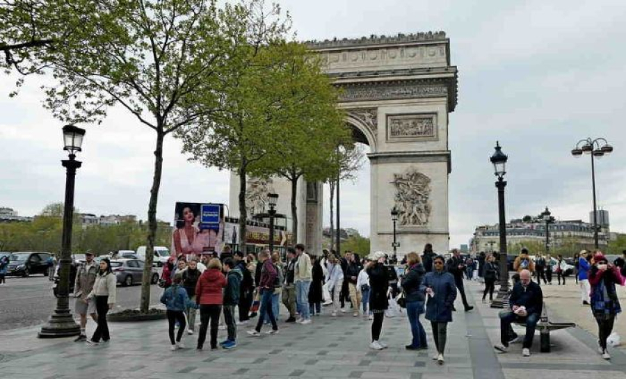 Παρίσι: Ένα στα 5 ακίνητα στη λεωφόρο Ηλυσίων Πεδίων ανήκει σε Καταριανούς