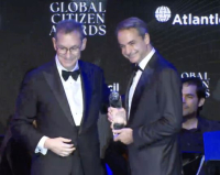 Μητσοτάκης: Βράβευση με το «Global Citizen Award», από το Atlantic Council - Το παρέδωσε ο Αλμπερτ Μπουρλά