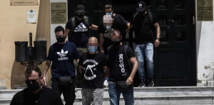 Ηλιούπολη: Απελευθερώθηκε και άλλη κοπέλα εκτός από την 19χρονη - Νέες αποκαλύψεις για 10 "φυλακισμένες"