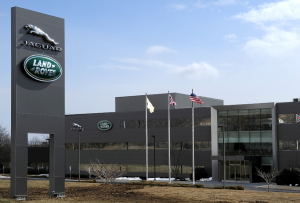 Jaguar Land Rover: Προχωρά σε προγραμματισμένες περικοπές θέσεων εργασίας