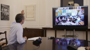 Tηλεδιάσκεψη του πρωθυπουργού Κ. Μητσοτάκη με μαθητές του Νηπιαγωγείου Πάχνης στην Ξάνθη