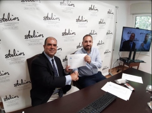 Pakketo.com: Ποια είναι η εταιρεία που μέσα σε δύο χρόνια τριπλασίασε τζίρο και «κέρδισε» τον Στέλιο Χατζηιωάννου