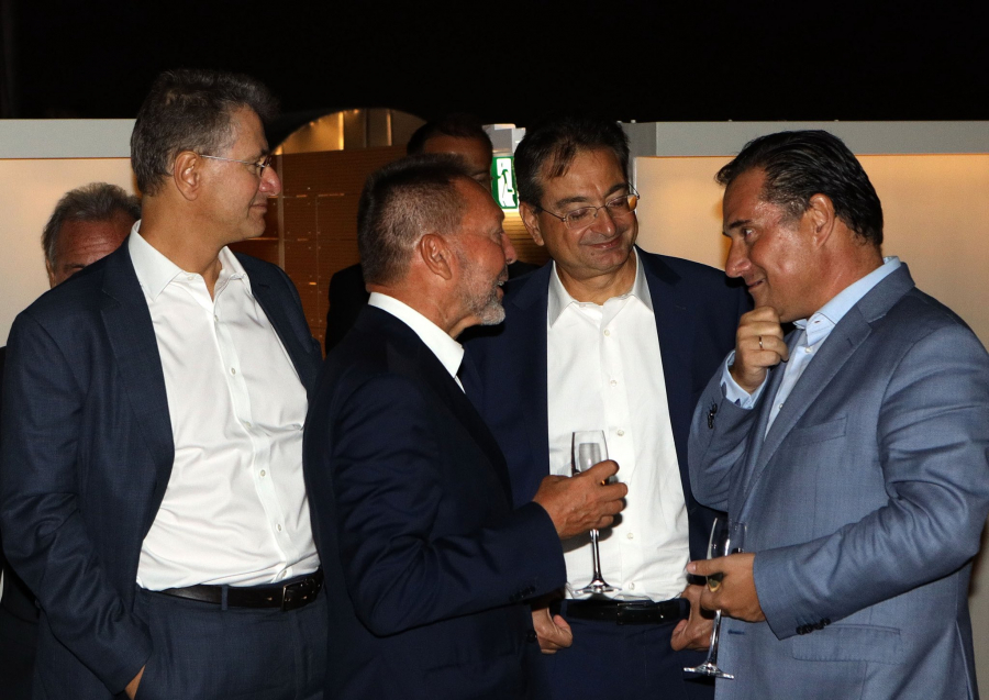 Το σουαρέ της Eurolife με Σαρηγεωργίου, Watsa, Στουρνάρα, Καραβία, Πατέλη και Άδωνι